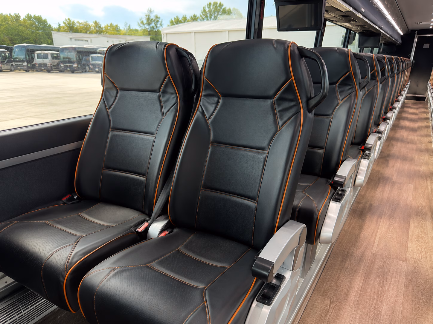 charter bus rentals for airport transfers to memphis international airport