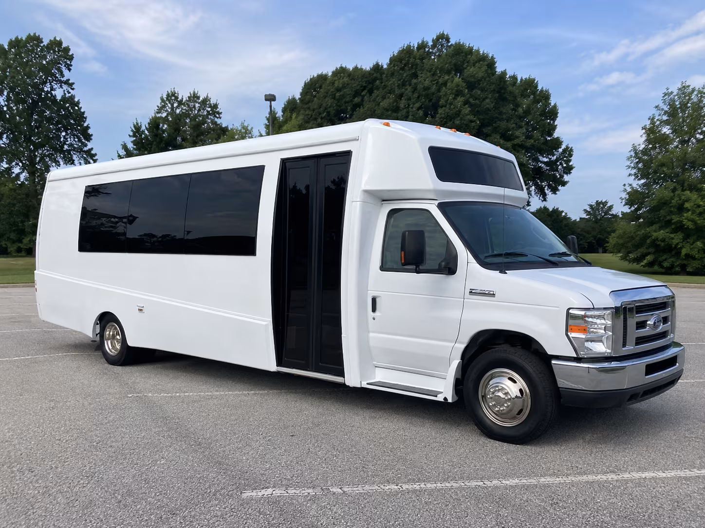 southaven 18 passenger party bus