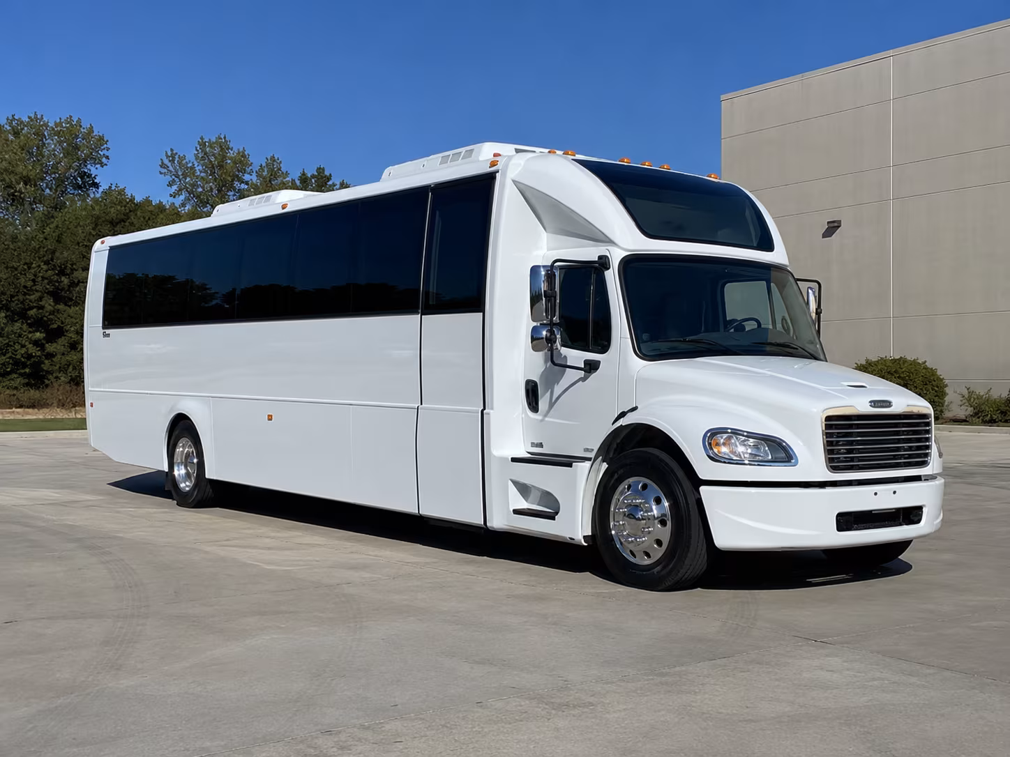 southaven 28 passenger party bus